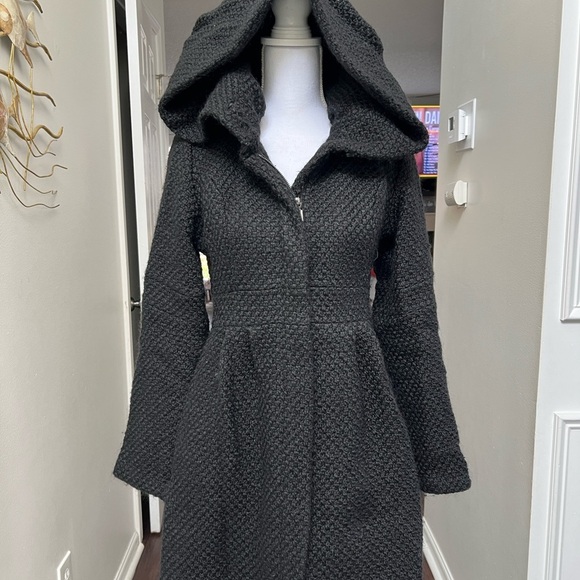 Beautiful green with envy knitted coat - Picture 6 of 8